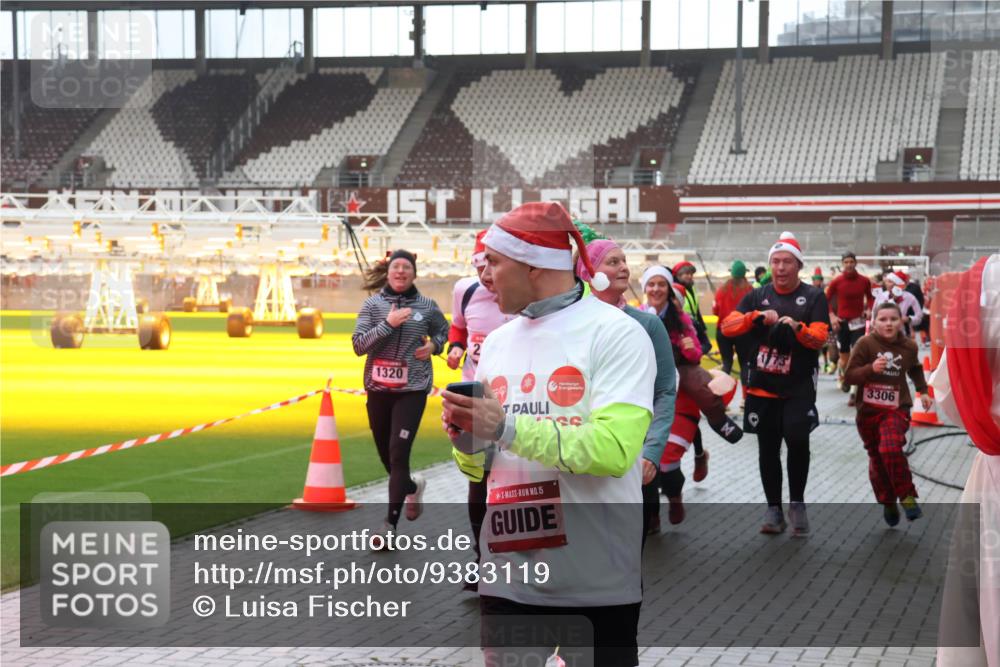 07.12.2025 - St. Pauli X-Mass-Run No. 15 Luisa Fischer http://msf.ph/oto/9383119 07.12.2025 11:25:16 Ziel 1320, 27, 3306, 15, 470, 473, 705, 1320, 1346, 1384, 1427, 1527, 1544, 1752, 1773, 1855, 1858, 1961, 2151, 2193, 2399, 2400, 2402, 2447, 2448, 2480, 2852, 2859, 2869, 2981, 2990, 3092, 3193, 3194, 3195, 3306, 3314, 4632, 5003 meine-sportfotos.de