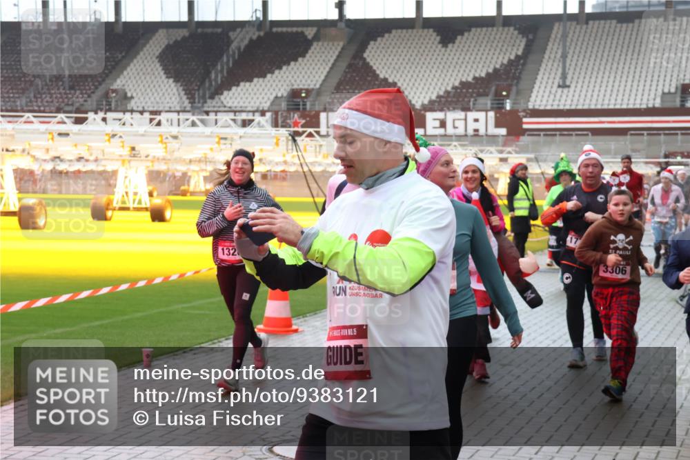 07.12.2025 - St. Pauli X-Mass-Run No. 15 Luisa Fischer http://msf.ph/oto/9383121 07.12.2025 11:25:17 Ziel 132, 15, 3306, 470, 473, 705, 1320, 1346, 1384, 1427, 1527, 1544, 1752, 1773, 1855, 1858, 1961, 2151, 2193, 2399, 2400, 2402, 2447, 2448, 2480, 2852, 2859, 2869, 2981, 2990, 3092, 3126, 3193, 3194, 3195, 3306, 3314, 4632, 5003 meine-sportfotos.de