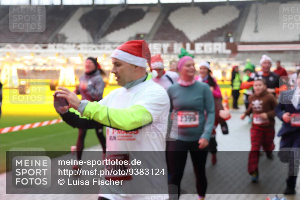 07.12.2025 - St. Pauli X-Mass-Run No. 15 Luisa Fischer http://msf.ph/oto/9383124 07.12.2025 11:25:17 Ziel 2399, 470, 473, 705, 1320, 1346, 1384, 1427, 1527, 1544, 1752, 1773, 1855, 1858, 1961, 2151, 2193, 2399, 2400, 2402, 2447, 2448, 2480, 2852, 2859, 2869, 2981, 2990, 3092, 3126, 3193, 3194, 3195, 3306, 3314, 4632, 5003 meine-sportfotos.de