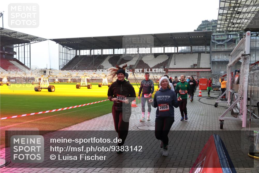 07.12.2025 - St. Pauli X-Mass-Run No. 15 Luisa Fischer http://msf.ph/oto/9383142 07.12.2025 10:52:07 Ziel 769, 3199, 2674, 2959, 275, 328, 1047, 1093, 1964, 1982, 1984, 2103, 2105, 2165, 2287, 2289, 2327, 2332, 2553, 2593, 2607, 2642, 2643, 2674, 2836, 2837, 2959, 3199, 3223, 3228, 4550, 4862 meine-sportfotos.de