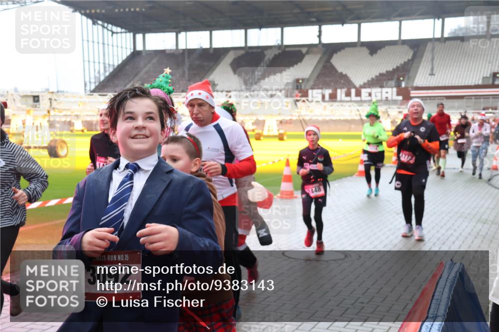 07.12.2025 - St. Pauli X-Mass-Run No. 15 Luisa Fischer http://msf.ph/oto/9383143 07.12.2025 11:25:19 Ziel 15, 3092, 2448, 470, 473, 705, 1320, 1346, 1384, 1427, 1527, 1544, 1752, 1855, 1858, 1961, 2151, 2193, 2399, 2400, 2402, 2447, 2448, 2480, 2852, 2859, 2869, 2981, 2990, 3092, 3126, 3193, 3194, 3195, 3306, 3314, 4632, 5003 meine-sportfotos.de