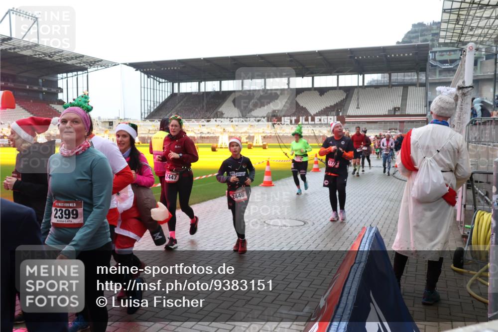 07.12.2025 - St. Pauli X-Mass-Run No. 15 Luisa Fischer http://msf.ph/oto/9383151 07.12.2025 11:25:20 Ziel 15, 2399, 2447, 2448, 177, 470, 473, 705, 1320, 1346, 1384, 1427, 1527, 1544, 1752, 1855, 1858, 1961, 2151, 2193, 2399, 2400, 2402, 2447, 2448, 2480, 2852, 2859, 2869, 2981, 2990, 3092, 3126, 3193, 3194, 3195, 3306, 3314, 4632, 5003 meine-sportfotos.de