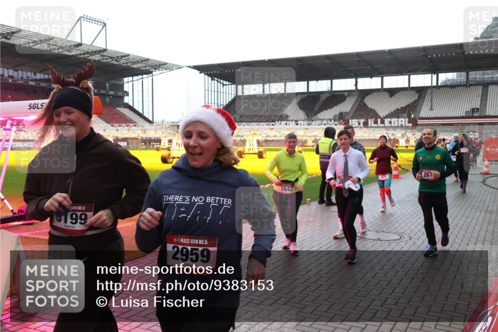 07.12.2025 - St. Pauli X-Mass-Run No. 15 Luisa Fischer http://msf.ph/oto/9383153 07.12.2025 10:52:08 Ziel 15, 199, 2642, 26, 328, 267, 15, 2959, 2327, 275, 328, 1047, 1964, 1982, 1984, 2103, 2105, 2165, 2287, 2289, 2327, 2332, 2553, 2593, 2607, 2642, 2643, 2674, 2836, 2837, 2959, 3199, 3223, 3228, 4550, 4862 meine-sportfotos.de
