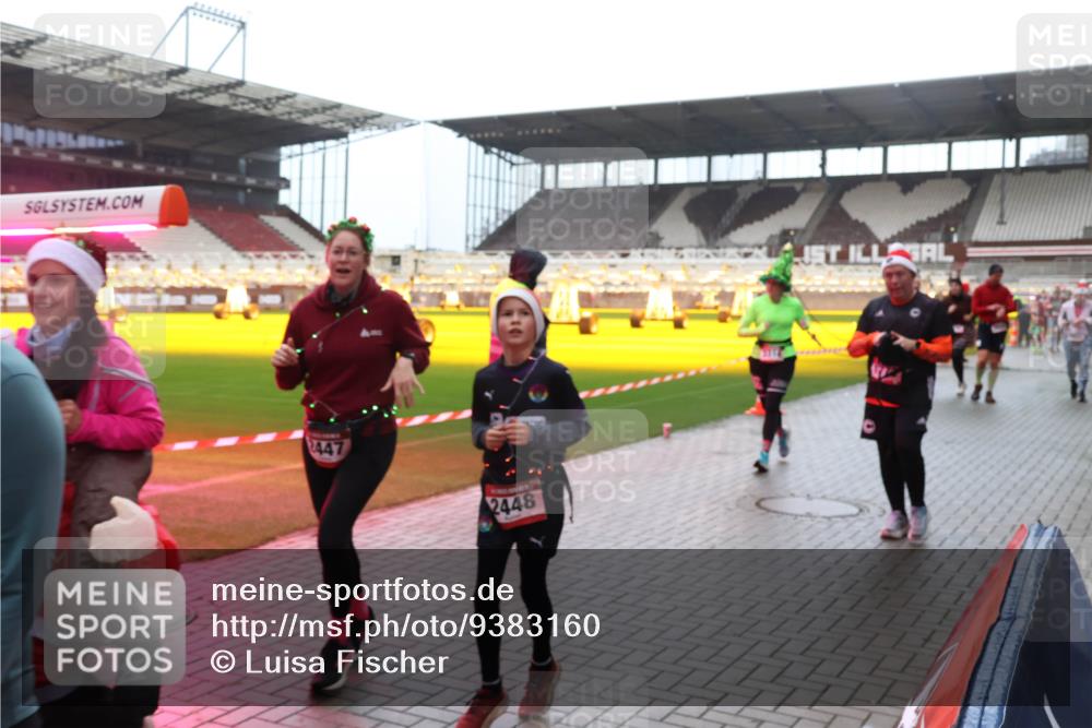 07.12.2025 - St. Pauli X-Mass-Run No. 15 Luisa Fischer http://msf.ph/oto/9383160 07.12.2025 11:25:21 Ziel 2447, 2448, 470, 473, 705, 1320, 1346, 1384, 1427, 1527, 1544, 1752, 1855, 1858, 1961, 2151, 2193, 2244, 2400, 2447, 2448, 2480, 2852, 2859, 2869, 2981, 2990, 3092, 3126, 3193, 3194, 3195, 3306, 3314, 4632, 5003 meine-sportfotos.de