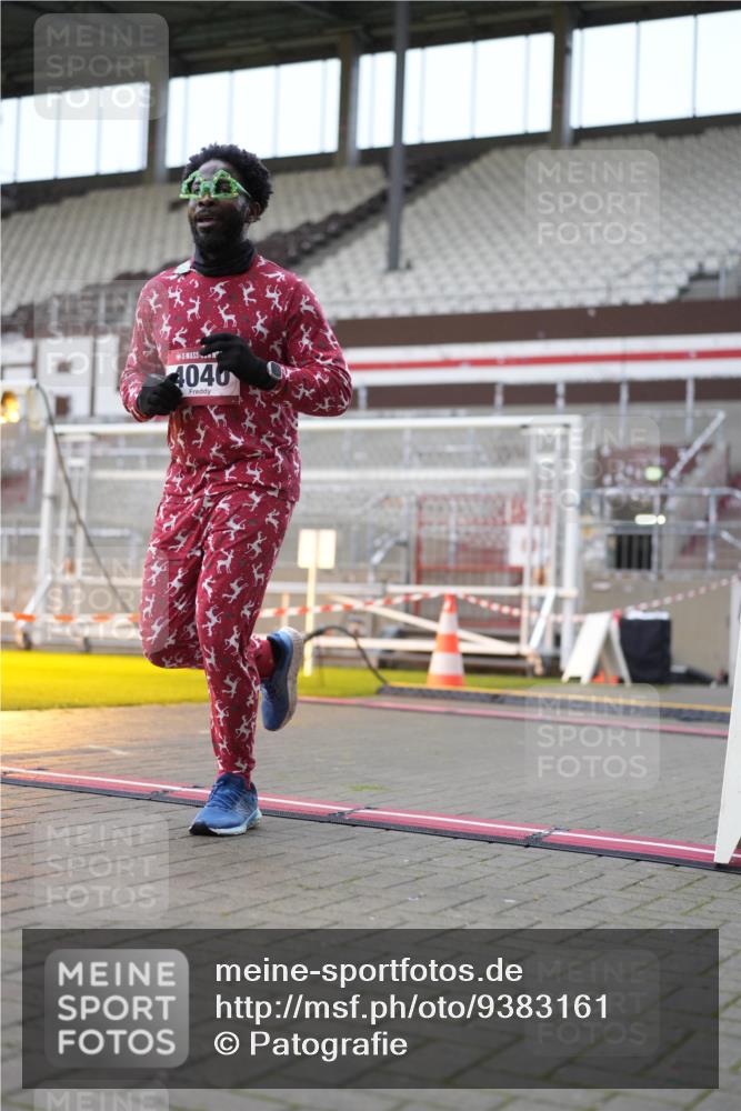 07.12.2025 - St. Pauli X-Mass-Run No. 15 Patografie http://msf.ph/oto/9383161 07.12.2025 10:24:06 Ziel 711, 897, 4040, 4203, 4479, 4765 meine-sportfotos.de