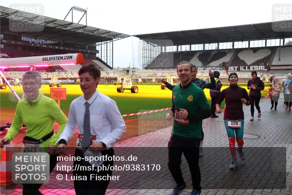 07.12.2025 - St. Pauli X-Mass-Run No. 15 Luisa Fischer http://msf.ph/oto/9383170 07.12.2025 10:52:10 Ziel 2642, 26, 328, 2332, 2105, 275, 328, 1047, 1964, 1982, 1984, 2103, 2105, 2165, 2287, 2289, 2327, 2332, 2553, 2592, 2593, 2607, 2642, 2643, 2661, 2674, 2836, 2837, 2959, 3223, 3228, 4550, 4862 meine-sportfotos.de