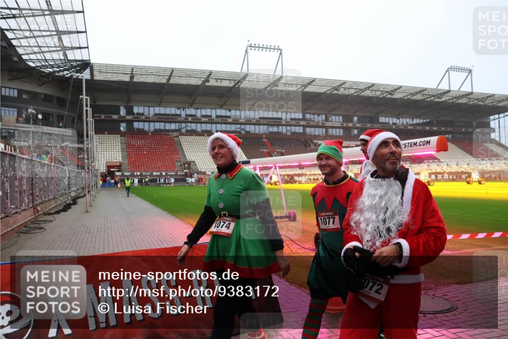 07.12.2025 - St. Pauli X-Mass-Run No. 15 Luisa Fischer http://msf.ph/oto/9383172 07.12.2025 10:13:27 Ziel 1074, 1077, 072, 9, 18, 80, 938, 1044, 1126, 1397, 1733, 2687, 2711, 2712, 2770, 3040, 3428, 3514, 3551, 3557, 3585, 3588, 3589, 3799, 3834, 3836, 4081, 4082, 4083, 4487, 4664 meine-sportfotos.de