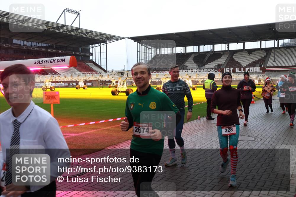 07.12.2025 - St. Pauli X-Mass-Run No. 15 Luisa Fischer http://msf.ph/oto/9383173 07.12.2025 10:52:10 Ziel 15, 2674, 328, 2105, 2327, 275, 328, 1047, 1964, 1982, 1984, 2103, 2105, 2165, 2287, 2289, 2327, 2332, 2553, 2592, 2593, 2607, 2642, 2643, 2661, 2674, 2836, 2837, 2959, 3223, 3228, 4550, 4862 meine-sportfotos.de