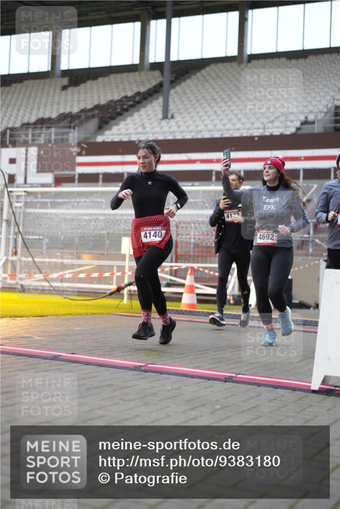 07.12.2025 - St. Pauli X-Mass-Run No. 15 Patografie http://msf.ph/oto/9383180 07.12.2025 10:24:12 Ziel 712, 897, 4040, 4122, 4140, 4689, 4692, 4694 meine-sportfotos.de