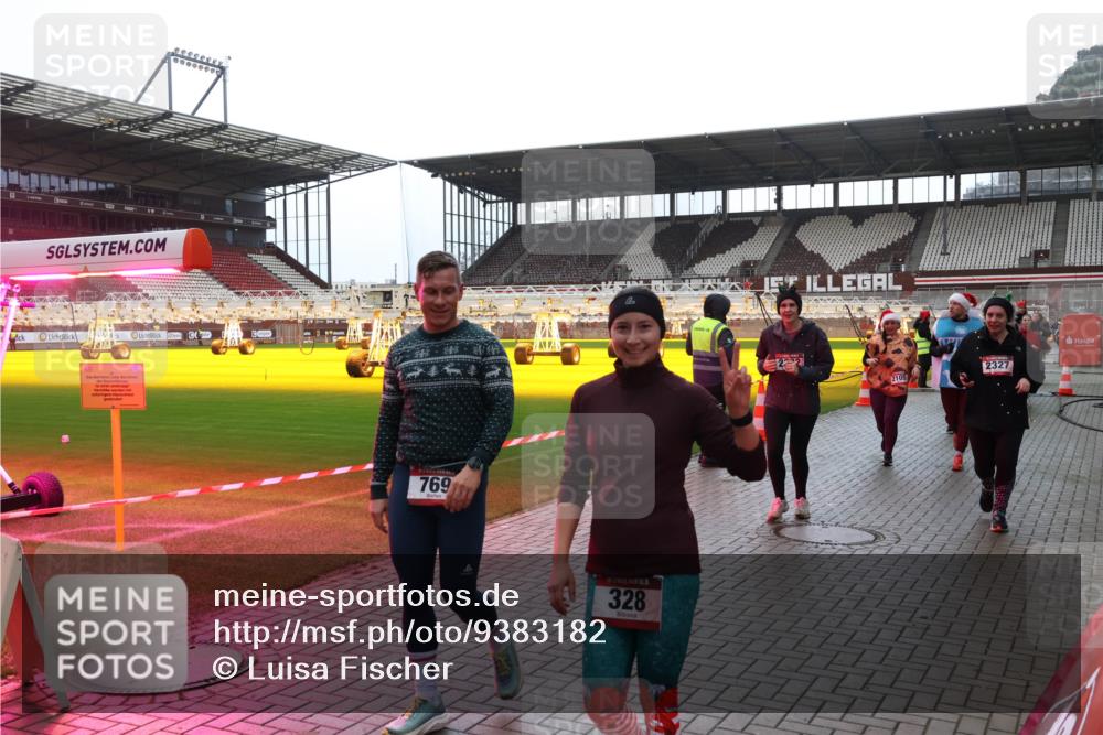 07.12.2025 - St. Pauli X-Mass-Run No. 15 Luisa Fischer http://msf.ph/oto/9383182 07.12.2025 10:52:11 Ziel 769, 328, 15, 2105, 2327, 275, 328, 1047, 1964, 1982, 1984, 2103, 2105, 2165, 2287, 2289, 2327, 2332, 2553, 2592, 2593, 2607, 2642, 2643, 2661, 2674, 2836, 2837, 2959, 3223, 3228, 4550, 4862 meine-sportfotos.de
