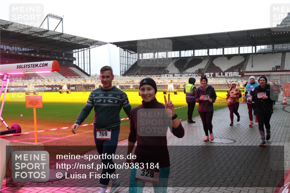 07.12.2025 - St. Pauli X-Mass-Run No. 15 Luisa Fischer http://msf.ph/oto/9383184 07.12.2025 10:52:12 Ziel 769, 5, 328, 332, 2105, 2327, 210, 275, 328, 1047, 1964, 1982, 1984, 2103, 2105, 2165, 2287, 2289, 2327, 2332, 2553, 2592, 2593, 2607, 2642, 2643, 2661, 2674, 2836, 2837, 2959, 3223, 3228, 4550, 4862, 4879 meine-sportfotos.de