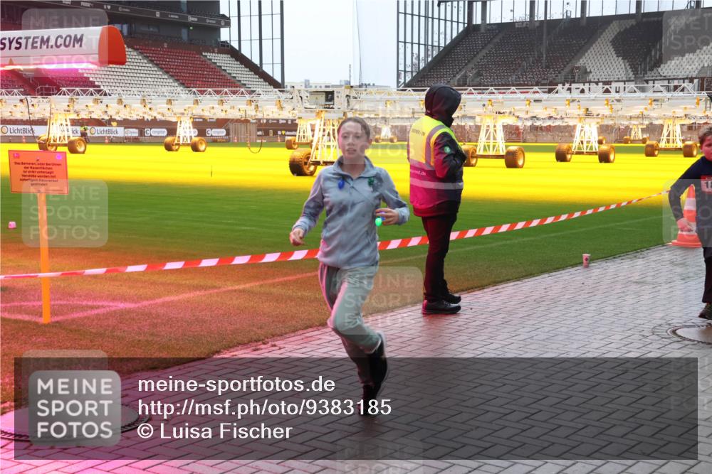 07.12.2025 - St. Pauli X-Mass-Run No. 15 Luisa Fischer http://msf.ph/oto/9383185 07.12.2025 11:25:28 Ziel 18, 470, 473, 705, 1320, 1346, 1384, 1427, 1527, 1544, 1752, 1855, 1858, 1961, 2151, 2193, 2244, 2447, 2448, 2480, 2852, 2859, 2869, 2981, 2990, 3126, 3193, 3194, 3195, 3306, 3314, 4632, 5003 meine-sportfotos.de