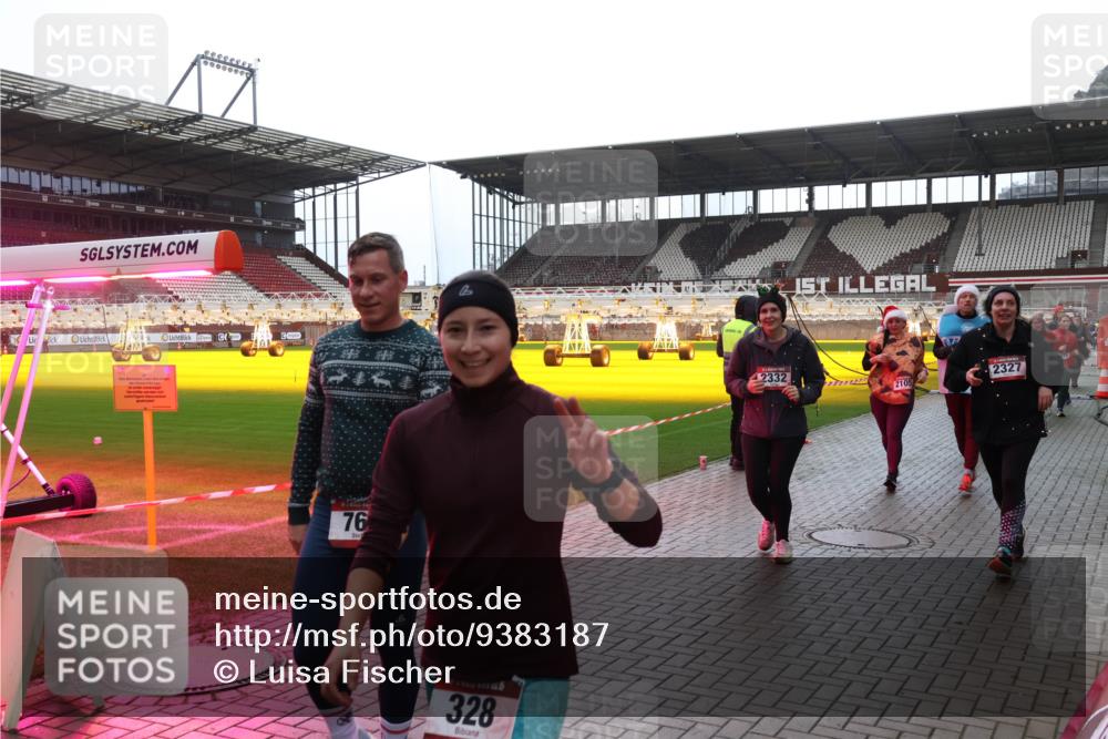 07.12.2025 - St. Pauli X-Mass-Run No. 15 Luisa Fischer http://msf.ph/oto/9383187 07.12.2025 10:52:12 Ziel 76, 328, 42332, 2327, 2105, 275, 328, 1047, 1964, 1982, 1984, 2103, 2105, 2165, 2287, 2289, 2327, 2332, 2553, 2592, 2593, 2607, 2642, 2643, 2661, 2674, 2836, 2837, 2959, 3223, 3228, 4550, 4862, 4879 meine-sportfotos.de