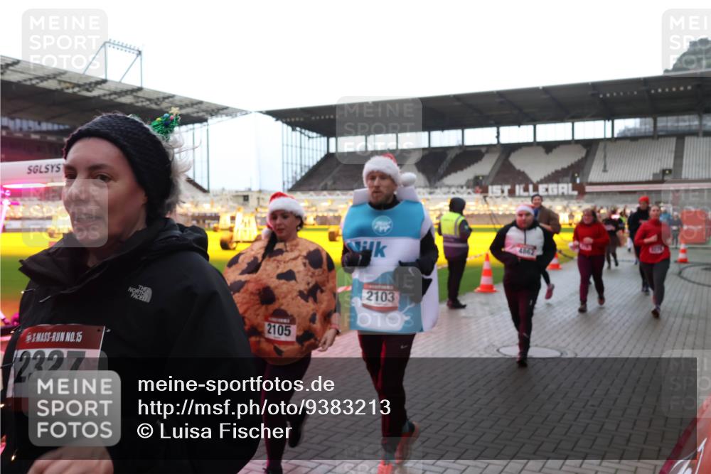 07.12.2025 - St. Pauli X-Mass-Run No. 15 Luisa Fischer http://msf.ph/oto/9383213 07.12.2025 10:52:15 Ziel 15, 2327, 2105, 2103, 4862, 275, 328, 1047, 1964, 1982, 1984, 2103, 2105, 2165, 2287, 2289, 2327, 2332, 2553, 2592, 2593, 2607, 2642, 2643, 2661, 2674, 2836, 2837, 2959, 3223, 3228, 4550, 4862, 4865, 4879, 4880 meine-sportfotos.de