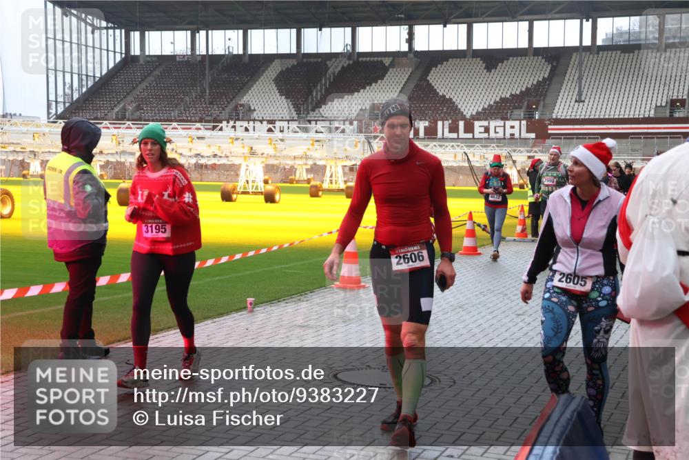 07.12.2025 - St. Pauli X-Mass-Run No. 15 Luisa Fischer http://msf.ph/oto/9383227 07.12.2025 11:25:32 Ziel 60000, 3195, 2606, 4632, 2990, 2605, 470, 473, 705, 1346, 1384, 1427, 1527, 1544, 1752, 1855, 1858, 1961, 2151, 2193, 2244, 2447, 2859, 2869, 2981, 2990, 3126, 3193, 3195, 3290, 3296, 3301, 3306, 3314, 4101, 4632, 5003 meine-sportfotos.de