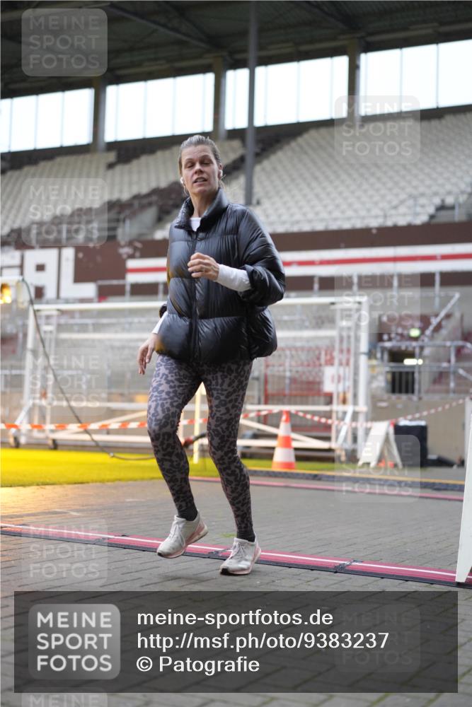 07.12.2025 - St. Pauli X-Mass-Run No. 15 Patografie http://msf.ph/oto/9383237 07.12.2025 10:24:19 Ziel 712, 897, 2071, 4040, 4122, 4140, 4689, 4692, 4694 meine-sportfotos.de