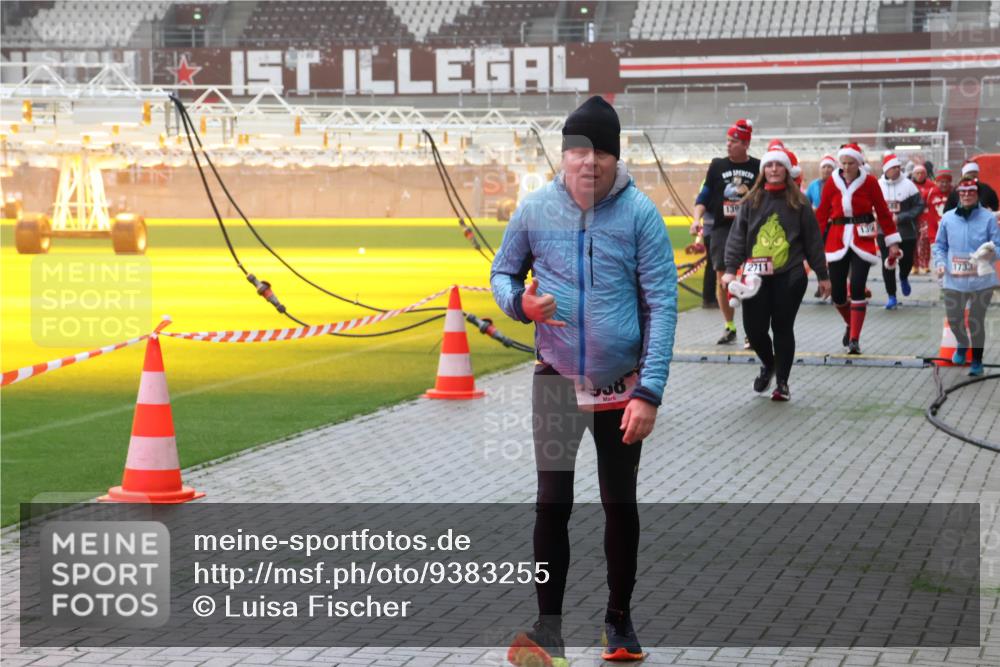 07.12.2025 - St. Pauli X-Mass-Run No. 15 Luisa Fischer http://msf.ph/oto/9383255 07.12.2025 10:13:34 Ziel 139, 2711, 1733, 9, 18, 80, 938, 1044, 1062, 1126, 1220, 1397, 1733, 2687, 2711, 2712, 3040, 3428, 3514, 3551, 3557, 3588, 3589, 3799, 3834, 3836, 4081, 4082, 4083, 4487, 4664 meine-sportfotos.de