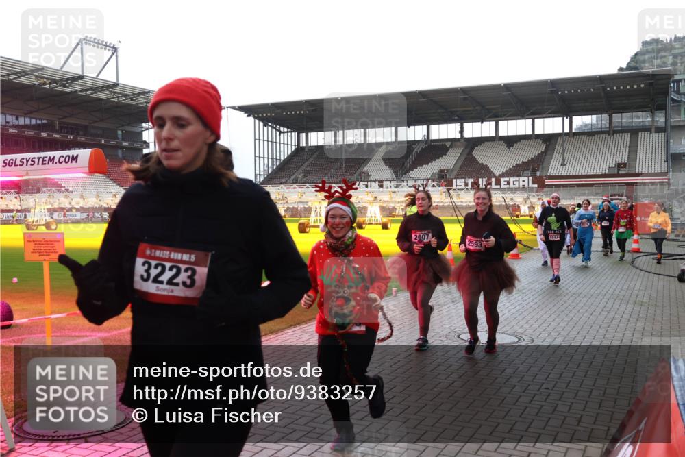 07.12.2025 - St. Pauli X-Mass-Run No. 15 Luisa Fischer http://msf.ph/oto/9383257 07.12.2025 10:52:20 Ziel 5, 3223, 2607, 2593, 1047, 2836, 27, 275, 328, 1047, 1964, 1982, 1984, 2103, 2105, 2165, 2287, 2289, 2327, 2332, 2553, 2592, 2593, 2607, 2642, 2643, 2661, 2674, 2836, 2837, 2959, 3223, 3228, 4550, 4862, 4864, 4865, 4866, 4879, 4880 meine-sportfotos.de