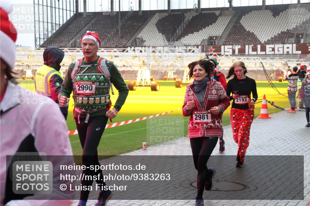 07.12.2025 - St. Pauli X-Mass-Run No. 15 Luisa Fischer http://msf.ph/oto/9383263 07.12.2025 11:25:37 Ziel 15, 2990, 15, 2981, 2193, 470, 473, 705, 1384, 1427, 1527, 1544, 1855, 1858, 1961, 2151, 2193, 2244, 2447, 2859, 2869, 2981, 2990, 3126, 3193, 3195, 3290, 3296, 3301, 3306, 3314, 4101, 4632, 5003 meine-sportfotos.de