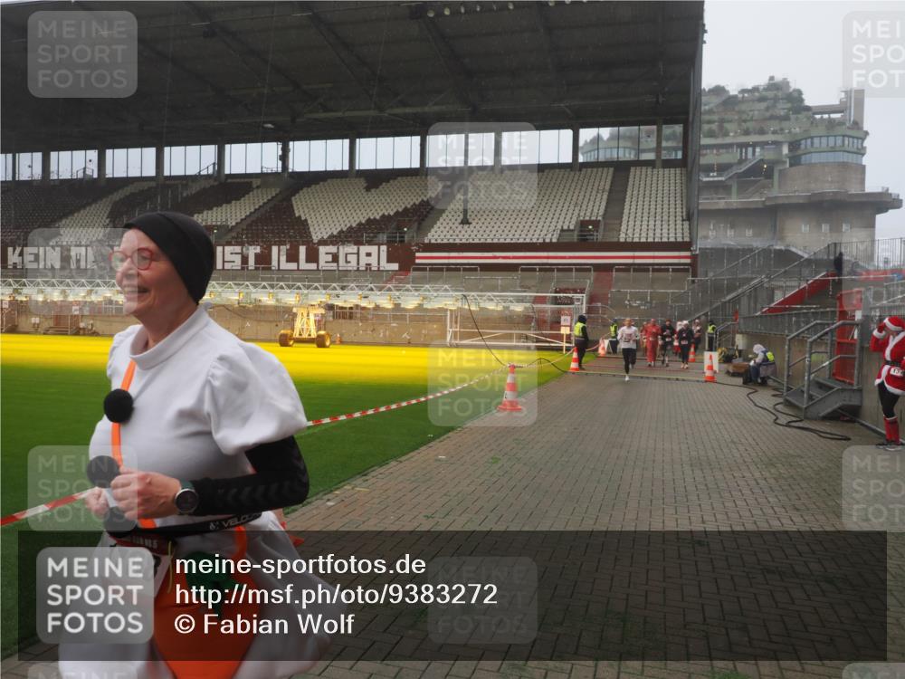 07.12.2025 - St. Pauli X-Mass-Run No. 15 Fabian Wolf http://msf.ph/oto/9383272 07.12.2025 10:10:49 Ziel 979, 1426, 1768, 2530, 4885 meine-sportfotos.de