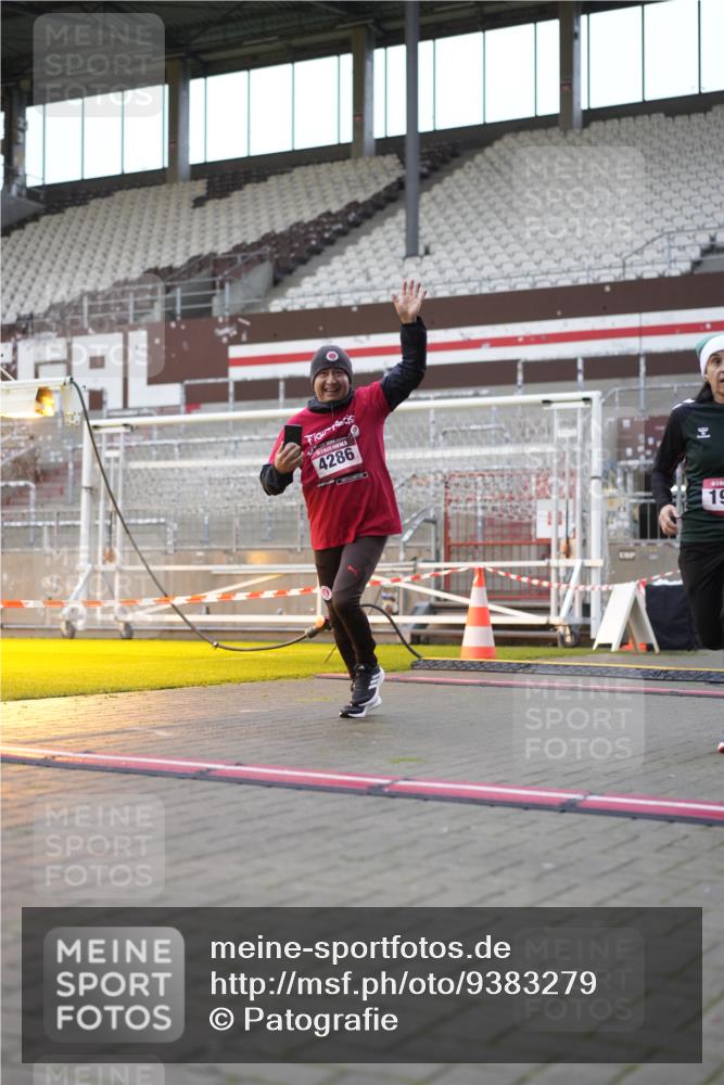 07.12.2025 - St. Pauli X-Mass-Run No. 15 Patografie http://msf.ph/oto/9383279 07.12.2025 10:24:24 Ziel 712, 1986, 2071, 4122, 4140, 4689, 4692, 4694, 4766, 4780 meine-sportfotos.de
