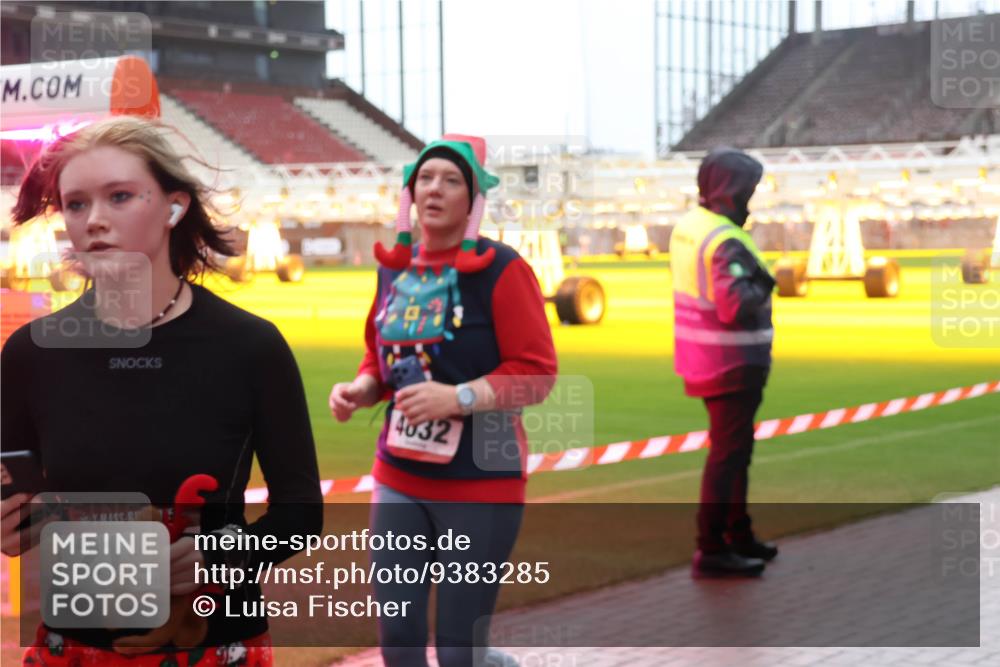 07.12.2025 - St. Pauli X-Mass-Run No. 15 Luisa Fischer http://msf.ph/oto/9383285 07.12.2025 11:25:40 Ziel 4032, 21, 470, 473, 705, 1384, 1427, 1527, 1544, 1855, 1858, 1961, 2151, 2193, 2244, 2447, 2981, 2990, 3126, 3290, 3296, 3301, 3306, 3314, 4101, 4632, 5003 meine-sportfotos.de