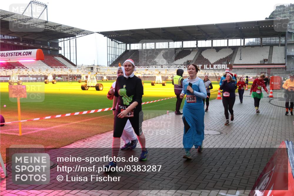 07.12.2025 - St. Pauli X-Mass-Run No. 15 Luisa Fischer http://msf.ph/oto/9383287 07.12.2025 10:52:26 Ziel 2836, 1964, 2731, 27, 275, 328, 499, 506, 654, 931, 1047, 1098, 1964, 1982, 1984, 2103, 2105, 2165, 2287, 2289, 2327, 2332, 2553, 2592, 2593, 2607, 2661, 2836, 2837, 2959, 3223, 3228, 4550, 4797, 4862, 4864, 4865, 4866, 4879, 4880 meine-sportfotos.de