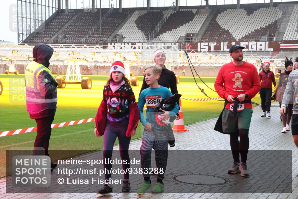 07.12.2025 - St. Pauli X-Mass-Run No. 15 Luisa Fischer http://msf.ph/oto/9383288 07.12.2025 11:25:44 Ziel 5, 2869, 2, 87, 470, 473, 1527, 1544, 1855, 1858, 1961, 2151, 2193, 2244, 2447, 2498, 2981, 2990, 3126, 3290, 3296, 3301, 3314, 4101, 4825, 5003 meine-sportfotos.de