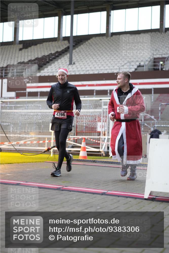 07.12.2025 - St. Pauli X-Mass-Run No. 15 Patografie http://msf.ph/oto/9383306 07.12.2025 10:24:29 Ziel 1986, 2071, 4541, 4542, 4689, 4766, 4780 meine-sportfotos.de