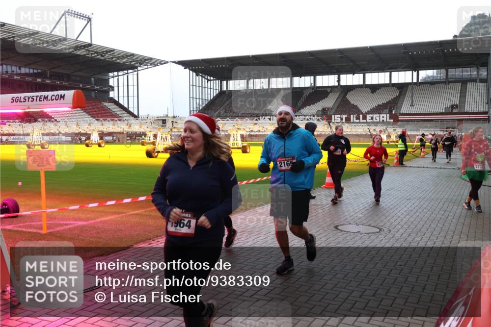 07.12.2025 - St. Pauli X-Mass-Run No. 15 Luisa Fischer http://msf.ph/oto/9383309 07.12.2025 10:52:29 Ziel 1964, 2165, 2737, 27, 275, 328, 499, 506, 654, 931, 1047, 1098, 1964, 1982, 1984, 2103, 2105, 2165, 2287, 2289, 2327, 2332, 2553, 2592, 2593, 2607, 2661, 2836, 2837, 3223, 3228, 4550, 4797, 4862, 4864, 4865, 4866, 4879, 4880, 4882 meine-sportfotos.de