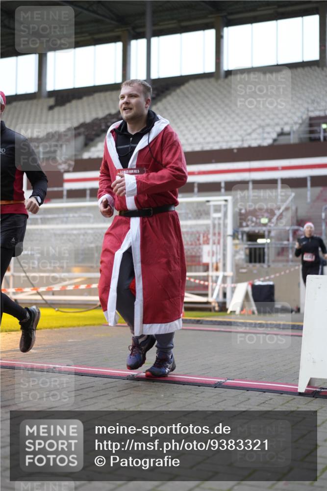 07.12.2025 - St. Pauli X-Mass-Run No. 15 Patografie http://msf.ph/oto/9383321 07.12.2025 10:24:30 Ziel 1986, 2071, 4541, 4542, 4766, 4780 meine-sportfotos.de