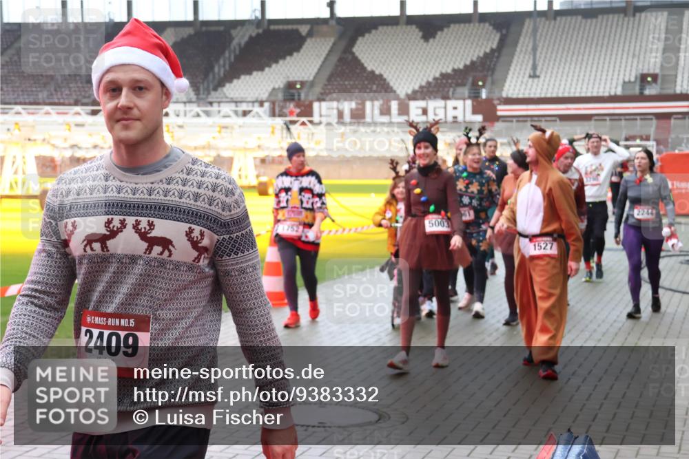 07.12.2025 - St. Pauli X-Mass-Run No. 15 Luisa Fischer http://msf.ph/oto/9383332 07.12.2025 11:25:48 Ziel 15, 2409, 5003, 1527, 470, 473, 1334, 1339, 1379, 1388, 1527, 1544, 1672, 1855, 1858, 1961, 2151, 2193, 2244, 2498, 2981, 2990, 3126, 3290, 3296, 3301, 4101, 4654, 4825, 5003 meine-sportfotos.de