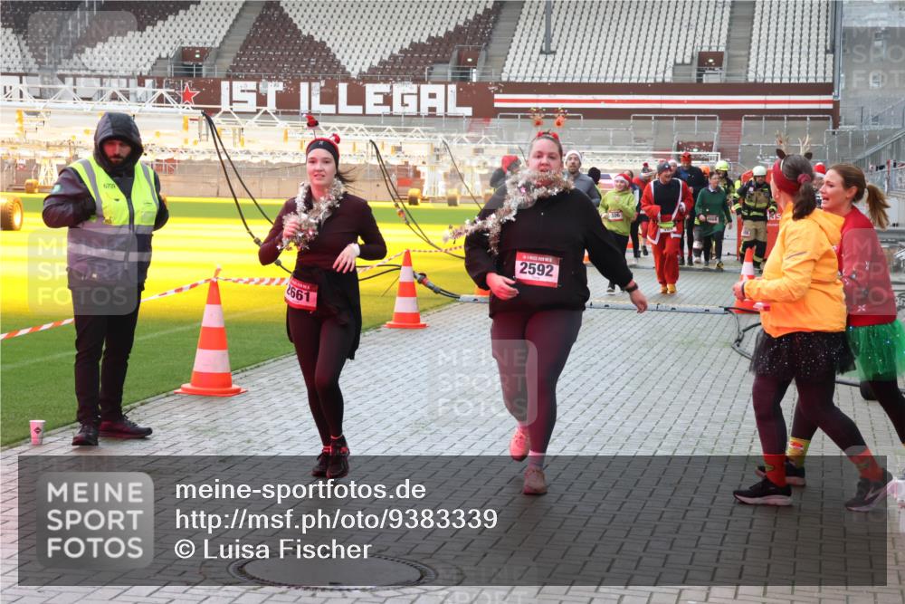 07.12.2025 - St. Pauli X-Mass-Run No. 15 Luisa Fischer http://msf.ph/oto/9383339 07.12.2025 10:52:38 Ziel 6709, 2661, 2592, 27, 328, 499, 506, 654, 931, 1098, 1964, 1982, 1984, 2165, 2287, 2289, 2592, 2593, 2607, 2661, 2836, 2837, 3223, 3228, 4550, 4797, 4864, 4865, 4866, 4879, 4880, 4882 meine-sportfotos.de