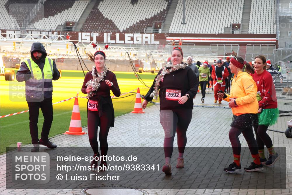 07.12.2025 - St. Pauli X-Mass-Run No. 15 Luisa Fischer http://msf.ph/oto/9383341 07.12.2025 10:52:38 Ziel 6709, 1, 2661, 2592, 506, 27, 328, 499, 506, 654, 931, 1098, 1964, 1982, 1984, 2165, 2287, 2289, 2592, 2593, 2607, 2661, 2836, 2837, 3223, 3228, 4550, 4797, 4864, 4865, 4866, 4879, 4880, 4882 meine-sportfotos.de