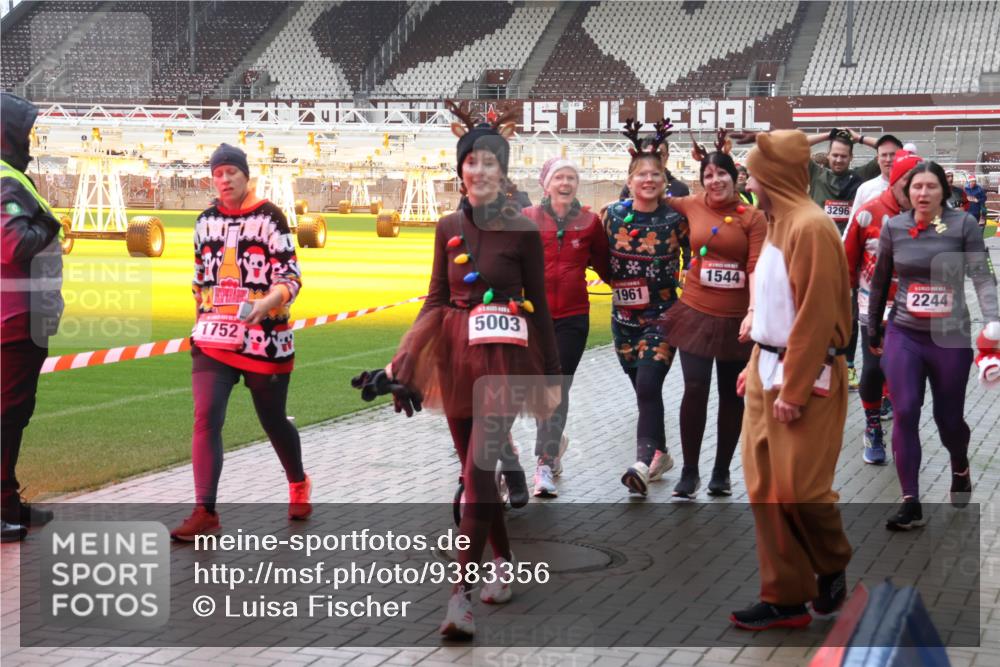07.12.2025 - St. Pauli X-Mass-Run No. 15 Luisa Fischer http://msf.ph/oto/9383356 07.12.2025 11:25:51 Ziel 5003, 1752, 1961, 1544, 3296, 2244, 470, 473, 1334, 1339, 1379, 1388, 1527, 1544, 1672, 1855, 1858, 1961, 2151, 2193, 2244, 2498, 2981, 2990, 3126, 3290, 3296, 3301, 4101, 4654, 4825, 5003 meine-sportfotos.de
