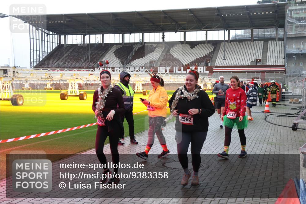 07.12.2025 - St. Pauli X-Mass-Run No. 15 Luisa Fischer http://msf.ph/oto/9383358 07.12.2025 10:52:40 Ziel 2661, 2730, 797, 2737, 2592, 27, 328, 499, 506, 654, 931, 1098, 1964, 1982, 1984, 2165, 2287, 2289, 2592, 2593, 2607, 2661, 2836, 2837, 3223, 3228, 4550, 4797, 4864, 4865, 4866, 4879, 4880, 4882 meine-sportfotos.de