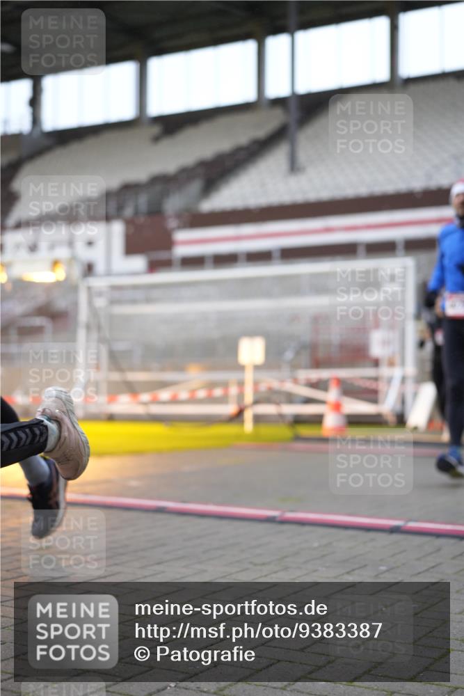 07.12.2025 - St. Pauli X-Mass-Run No. 15 Patografie http://msf.ph/oto/9383387 07.12.2025 10:24:41 Ziel 915, 974, 3152, 4078, 4079, 4091, 4092, 4135, 4136, 4155, 4177, 4496, 4497, 4530, 4541, 4542, 4766, 4780 meine-sportfotos.de