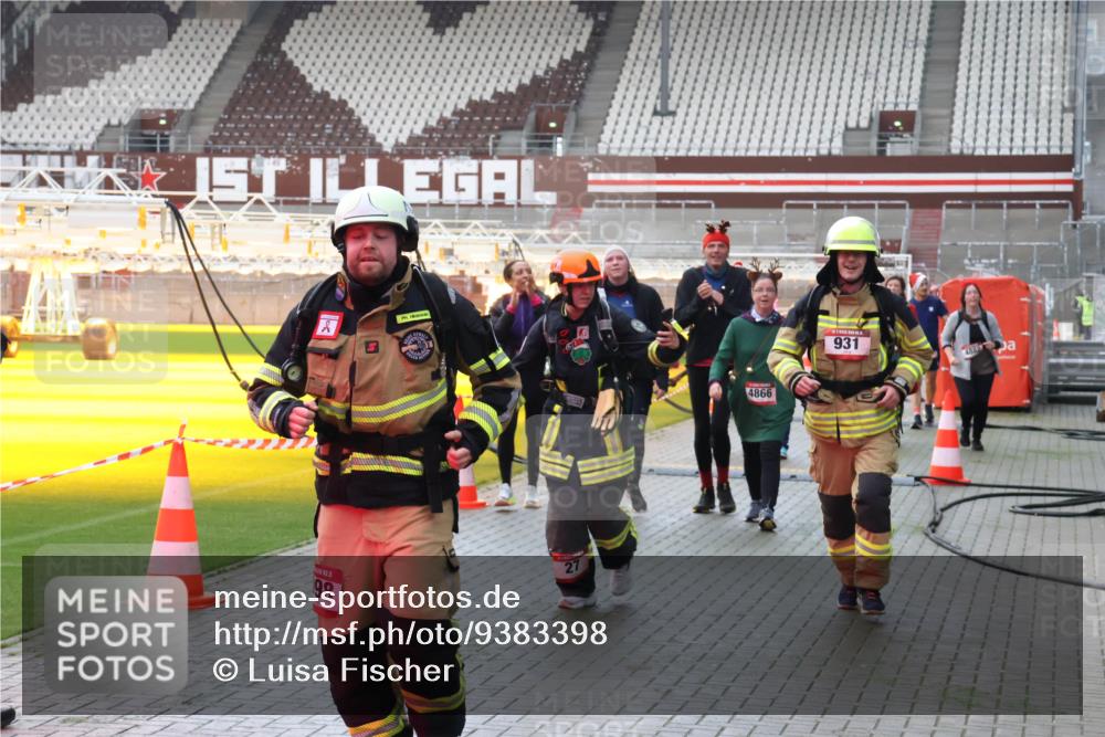 07.12.2025 - St. Pauli X-Mass-Run No. 15 Luisa Fischer http://msf.ph/oto/9383398 07.12.2025 10:52:48 Ziel 98, 27, 4866, 931, 27, 499, 506, 654, 931, 1098, 1305, 1982, 2165, 2287, 2289, 2592, 2661, 4550, 4797, 4864, 4865, 4866, 4879, 4880, 4882 meine-sportfotos.de