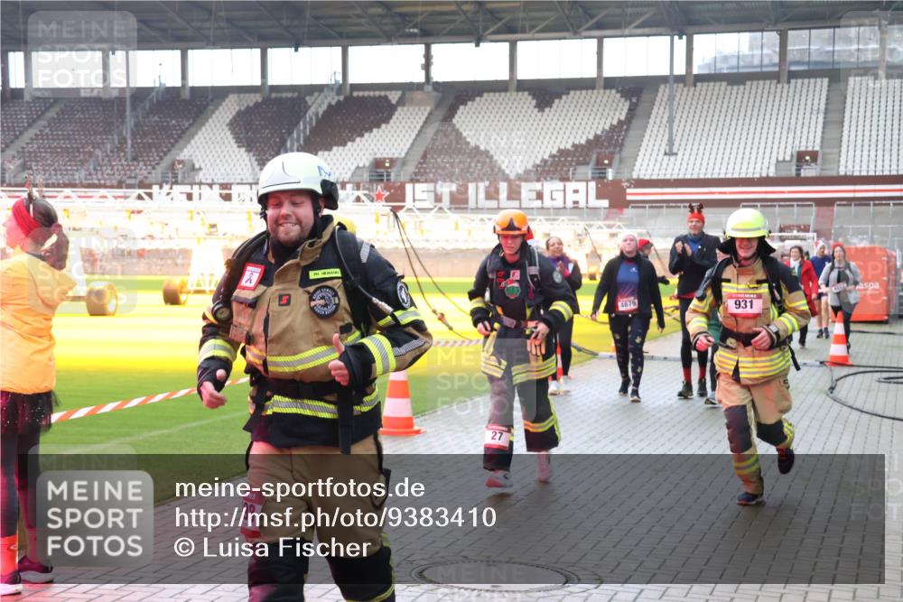 07.12.2025 - St. Pauli X-Mass-Run No. 15 Luisa Fischer http://msf.ph/oto/9383410 07.12.2025 10:52:50 Ziel 198, 27, 4879, 931, 27, 499, 506, 654, 931, 1098, 1305, 2287, 2289, 2592, 2661, 4550, 4797, 4864, 4865, 4866, 4879, 4880, 4882 meine-sportfotos.de