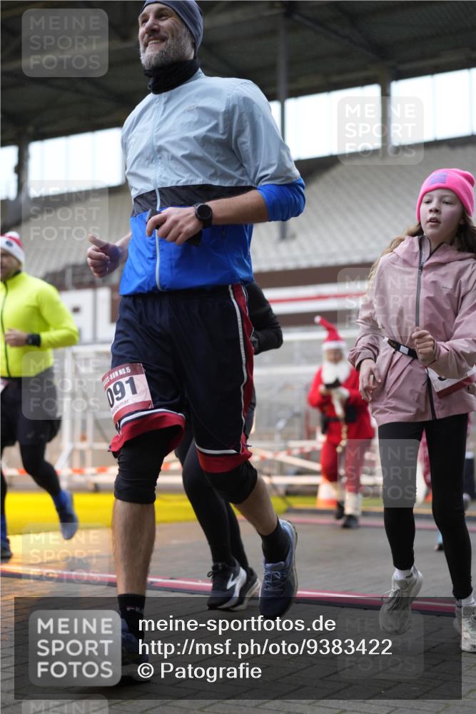 07.12.2025 - St. Pauli X-Mass-Run No. 15 Patografie http://msf.ph/oto/9383422 07.12.2025 10:24:44 Ziel 915, 974, 3152, 4078, 4079, 4091, 4092, 4135, 4136, 4155, 4177, 4496, 4497, 4530, 4541, 4542, 4766, 4780 meine-sportfotos.de