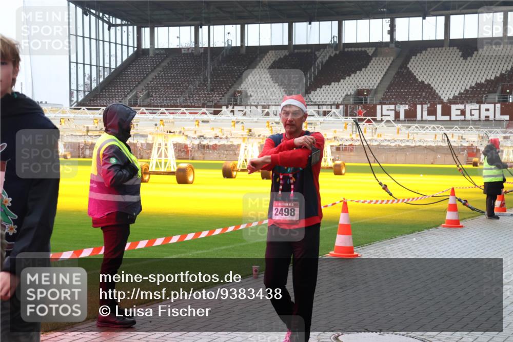 07.12.2025 - St. Pauli X-Mass-Run No. 15 Luisa Fischer http://msf.ph/oto/9383438 07.12.2025 11:26:01 Ziel 15, 2498, 1334, 1339, 1379, 1388, 1527, 1544, 1593, 1672, 1961, 2055, 2151, 2244, 2498, 3050, 3051, 3126, 3290, 3296, 3301, 4101, 4654, 4825, 5003 meine-sportfotos.de