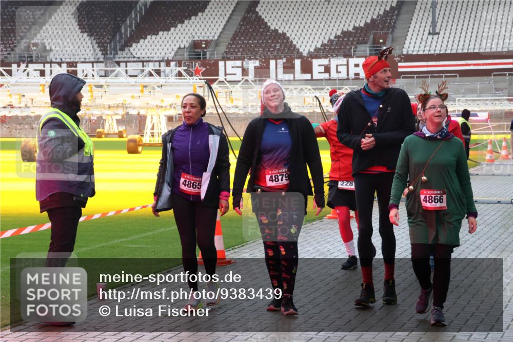 07.12.2025 - St. Pauli X-Mass-Run No. 15 Luisa Fischer http://msf.ph/oto/9383439 07.12.2025 10:52:54 Ziel 4865, 4879, 9, 9, 228, 5, 4866, 27, 176, 262, 499, 506, 654, 931, 1098, 1305, 2592, 2661, 4797, 4859, 4864, 4865, 4866, 4879, 4880, 4882 meine-sportfotos.de
