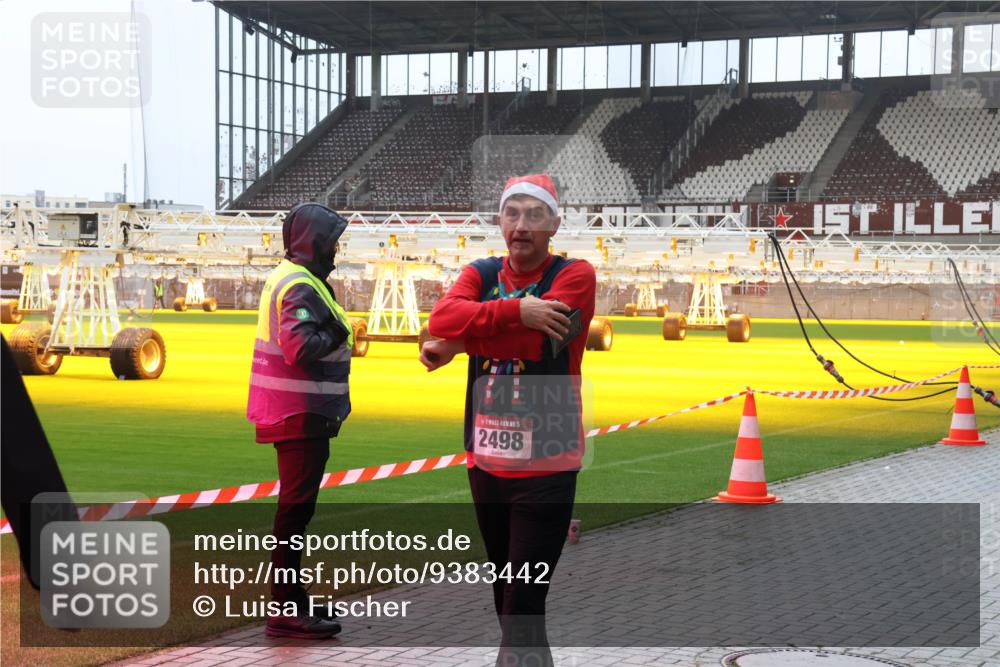 07.12.2025 - St. Pauli X-Mass-Run No. 15 Luisa Fischer http://msf.ph/oto/9383442 07.12.2025 11:26:02 Ziel 15, 2498, 1334, 1339, 1379, 1388, 1544, 1593, 1672, 1961, 2055, 2151, 2244, 2498, 3050, 3051, 3126, 3290, 3296, 3301, 4101, 4654, 4825, 5003 meine-sportfotos.de