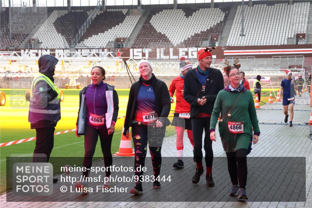 07.12.2025 - St. Pauli X-Mass-Run No. 15 Luisa Fischer http://msf.ph/oto/9383444 07.12.2025 10:52:55 Ziel 4865, 4879, 2287, 4866, 27, 176, 262, 499, 506, 654, 931, 1098, 1305, 2592, 2661, 4797, 4859, 4864, 4865, 4866, 4879, 4880, 4882 meine-sportfotos.de