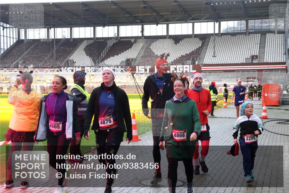 07.12.2025 - St. Pauli X-Mass-Run No. 15 Luisa Fischer http://msf.ph/oto/9383456 07.12.2025 10:52:57 Ziel 2, 4865, 4879, 5, 4866, 87, 2289, 27, 176, 262, 499, 506, 654, 931, 1098, 1305, 2592, 2661, 4797, 4859, 4864, 4865, 4866, 4879, 4880, 4882 meine-sportfotos.de