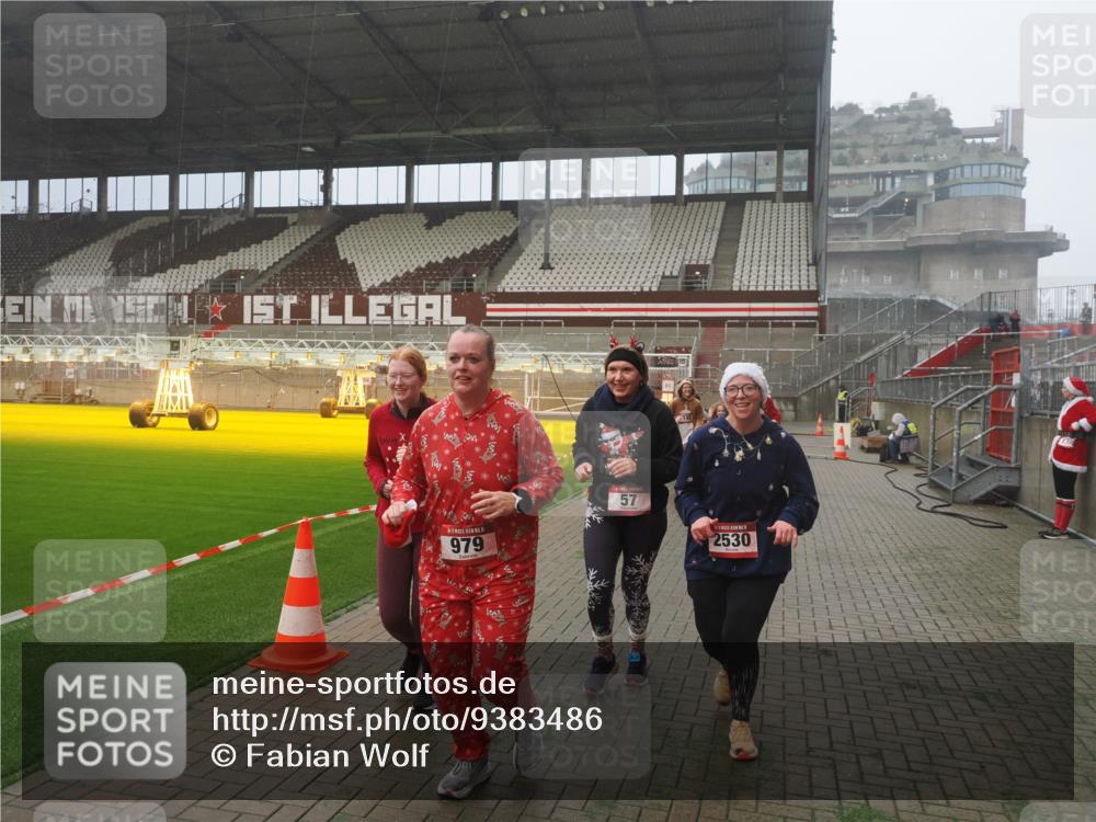 07.12.2025 - St. Pauli X-Mass-Run No. 15 Fabian Wolf http://msf.ph/oto/9383486 07.12.2025 10:11:00 Ziel 57, 979, 983, 1148, 1149, 1150, 1426, 1929, 1935, 2530 meine-sportfotos.de