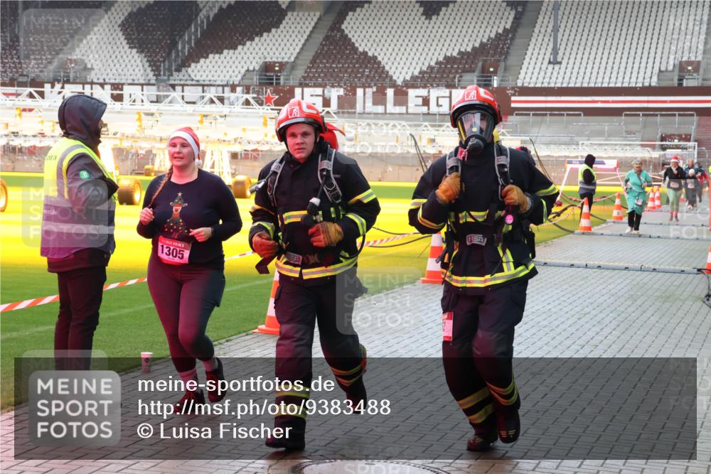 07.12.2025 - St. Pauli X-Mass-Run No. 15 Luisa Fischer http://msf.ph/oto/9383488 07.12.2025 10:53:14 Ziel 1305, 176, 262, 500, 504, 507, 510, 1305, 2673, 4797, 4859, 4882 meine-sportfotos.de
