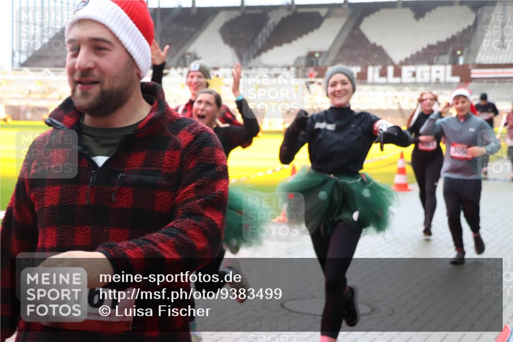 07.12.2025 - St. Pauli X-Mass-Run No. 15 Luisa Fischer http://msf.ph/oto/9383499 07.12.2025 11:26:19 Ziel 161, 674, 678, 1079, 1334, 1339, 1344, 1356, 1379, 1388, 1593, 1672, 1673, 2055, 2088, 2145, 2161, 2166, 2198, 2255, 2265, 2498, 2786, 3050, 3051, 3068, 3070, 3094, 3607, 4654, 4825 meine-sportfotos.de