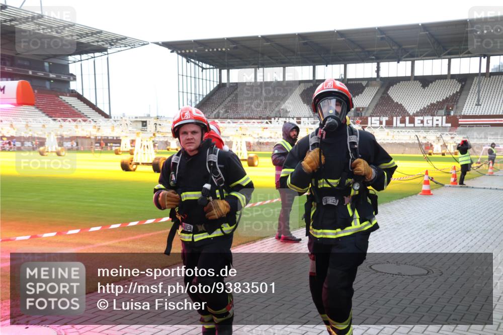 07.12.2025 - St. Pauli X-Mass-Run No. 15 Luisa Fischer http://msf.ph/oto/9383501 07.12.2025 10:53:15 Ziel 176, 262, 500, 504, 507, 510, 1305, 1684, 2673, 4859, 4882 meine-sportfotos.de