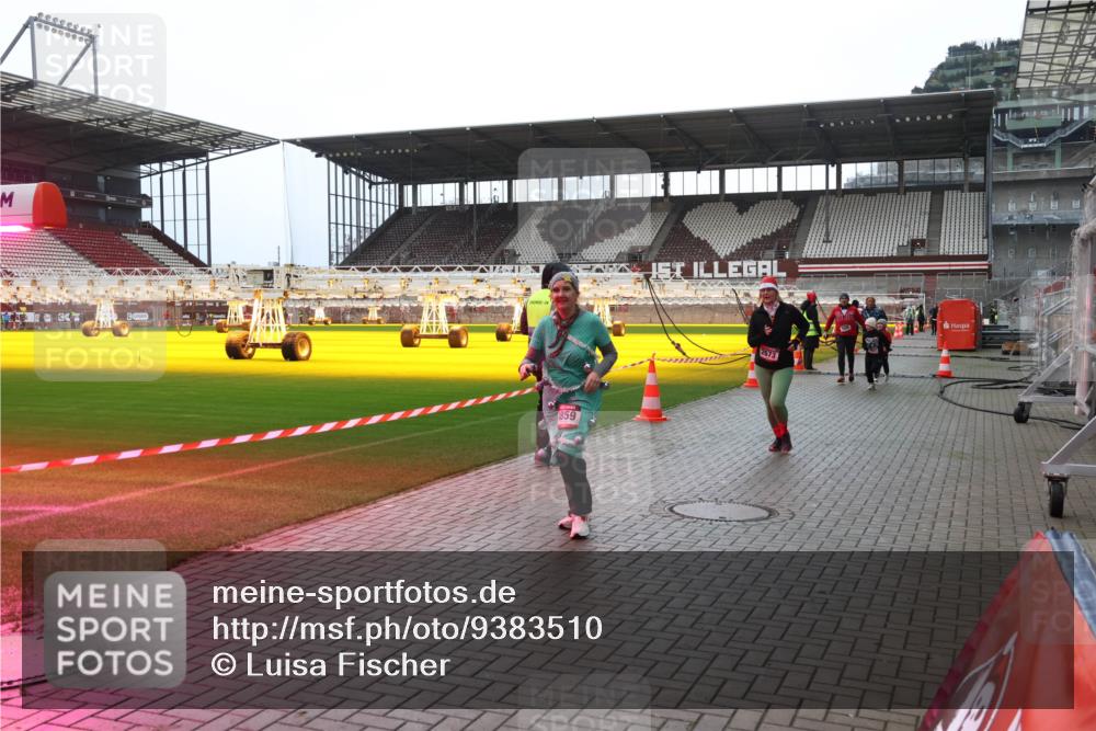 07.12.2025 - St. Pauli X-Mass-Run No. 15 Luisa Fischer http://msf.ph/oto/9383510 07.12.2025 10:53:27 Ziel 1859, 1, 2673, 176, 262, 500, 504, 507, 510, 1305, 1684, 2673, 3128, 4859 meine-sportfotos.de